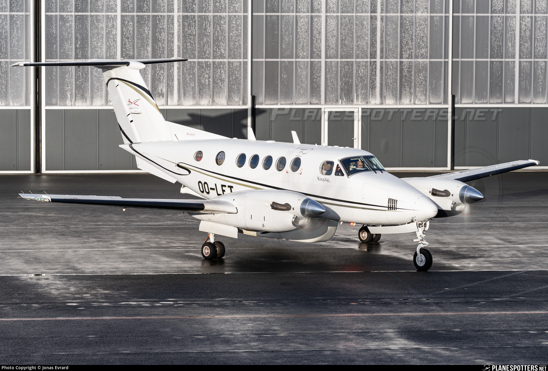 King Air B200 OO-LET taxiing